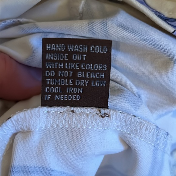 Versace-inspired J. McLaughlin Blue & cream luxe pattern sleeveless top, size M - Picture 5 of 6